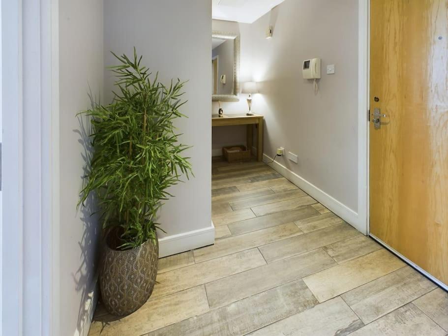 Stunning 2br Apt In City Centre Apartment